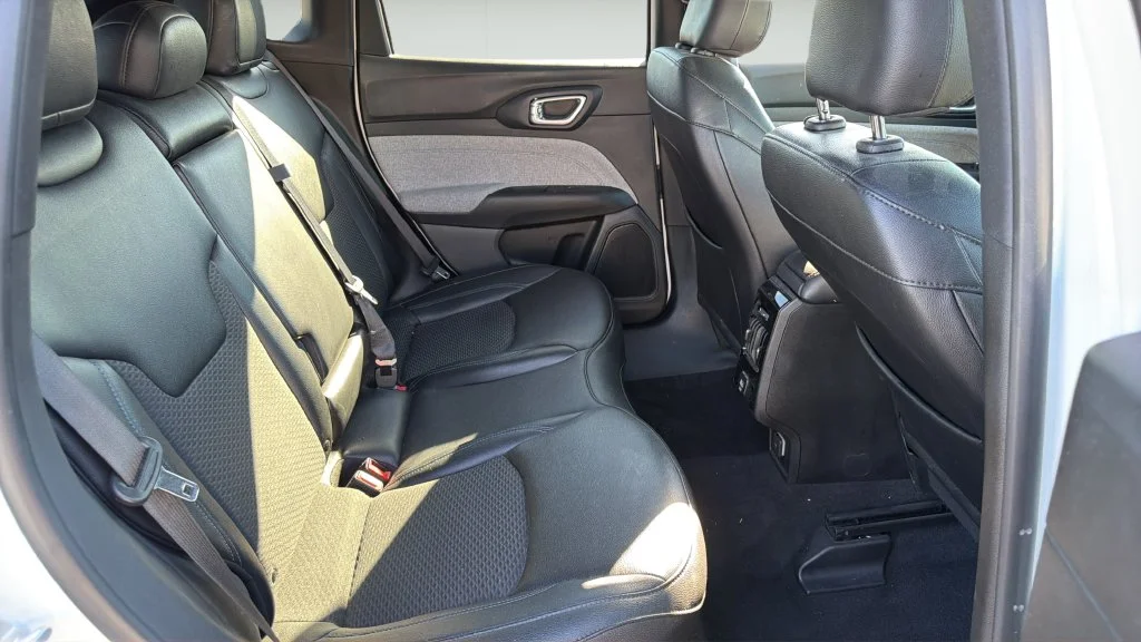 Used 2024 White Jeep Latitude image 10