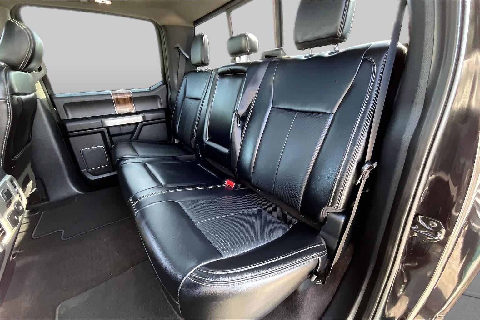 Used 2020 Agate Black Metallic Ford LARIAT image 19
