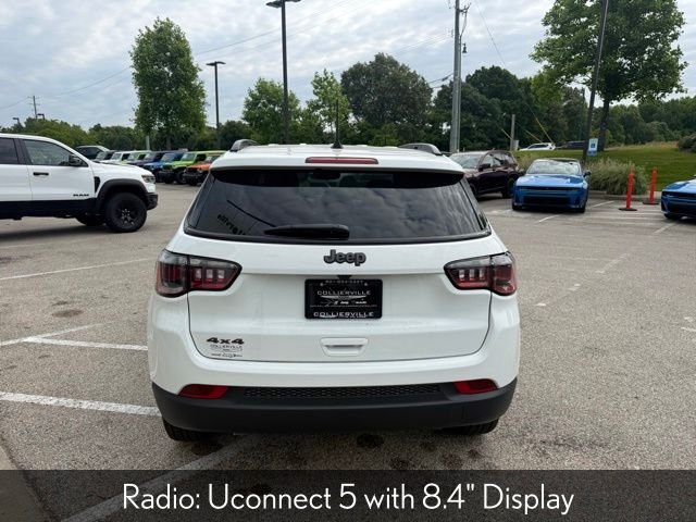 New 2026 Bright White Clear-Coat Exterior Paint Jeep Latitude image 5