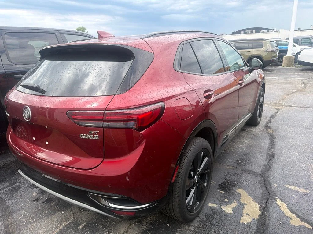 Used 2023  Buick Preferred image 4
