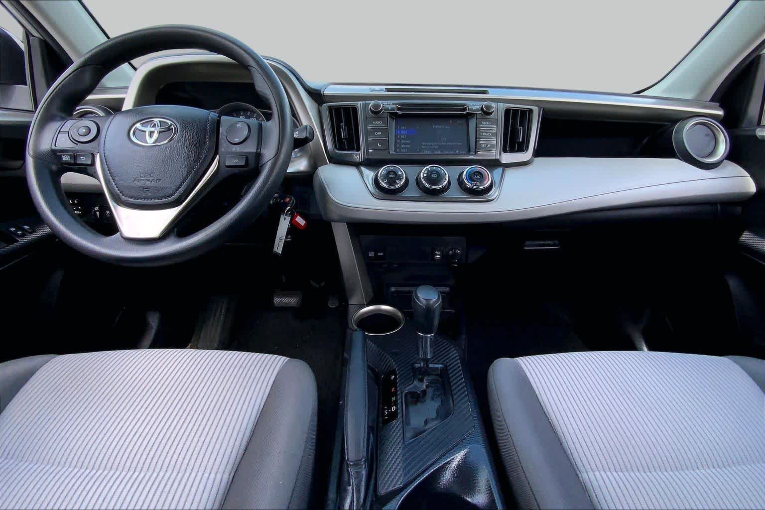 Used 2015 Classic Silver Metallic Toyota LE image 15