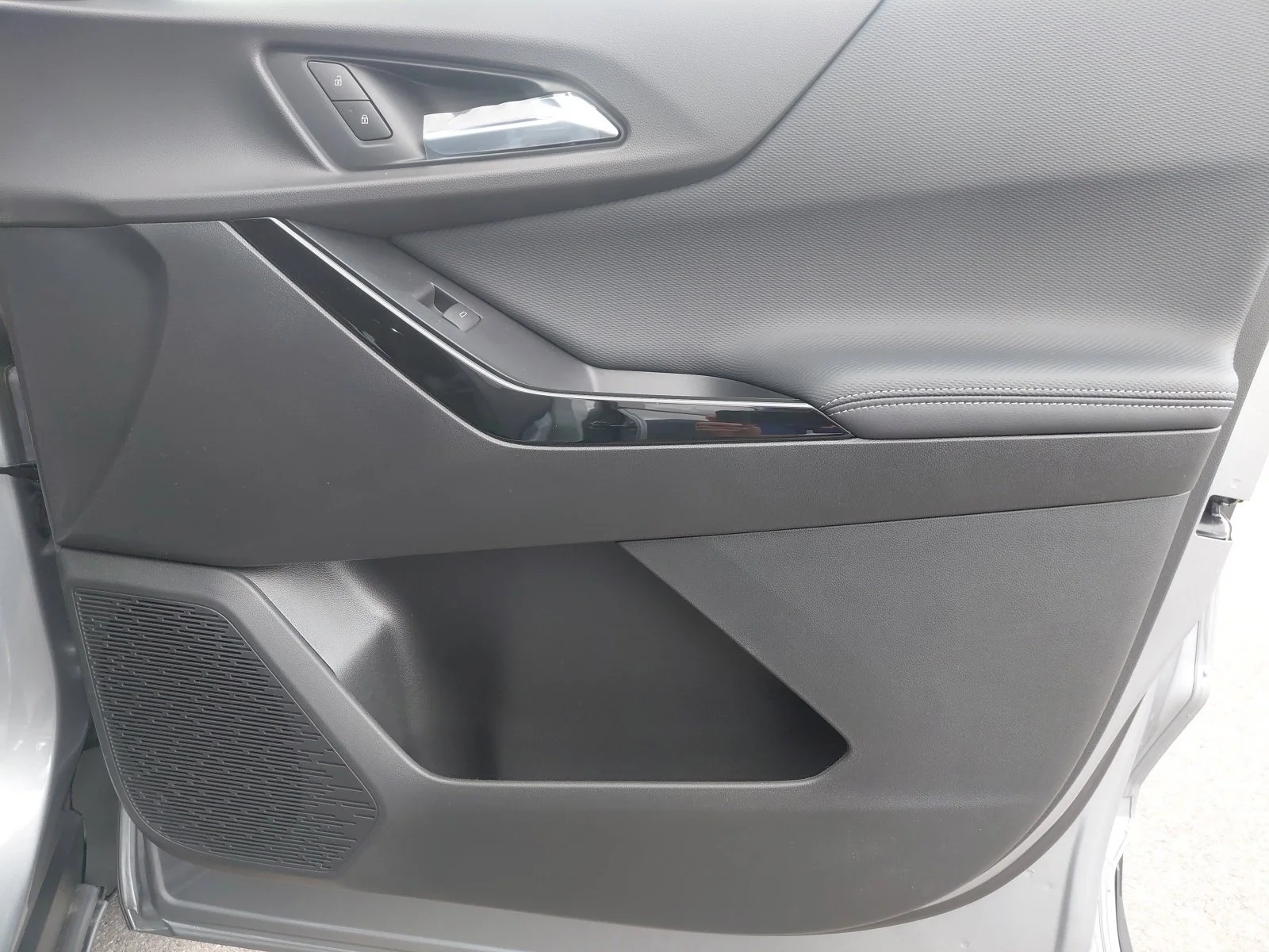 2027 Chevrolet Equinox LT - Photo 32