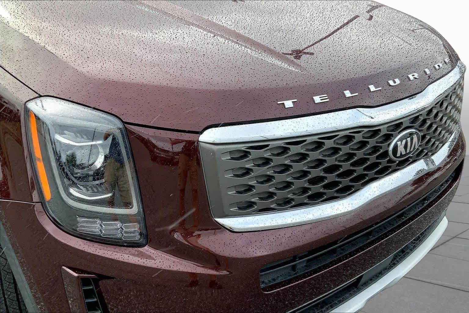 Used 2020 Sangria Kia LX image 28