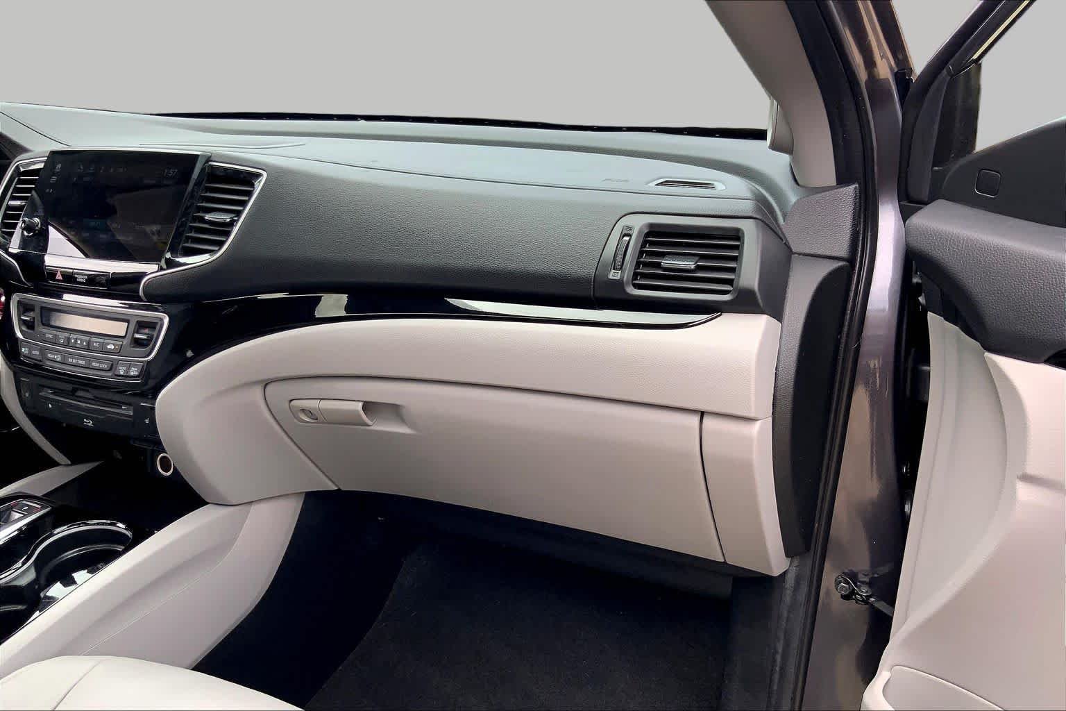 Used 2021 Modern Steel Metallic Honda Touring 7-Passenger image 19