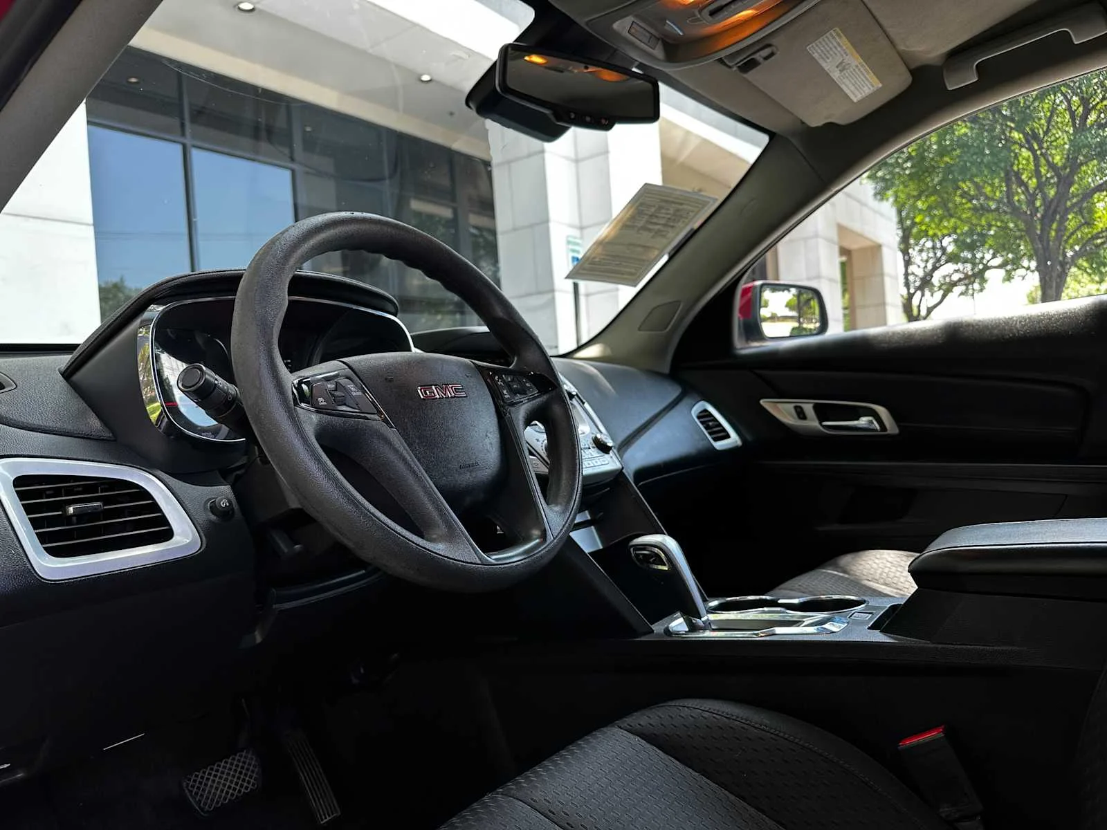 Used 2015 CRYSTAL RED TINTCOAT GMC SLE image 8