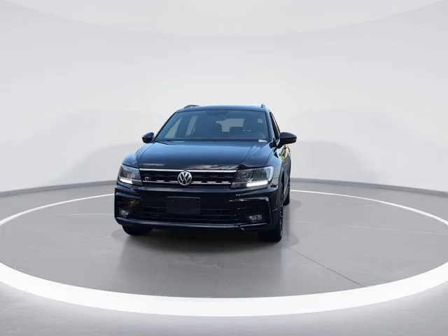 Used 2021 Black Volkswagen 2.0T SE R-Line Black image 3