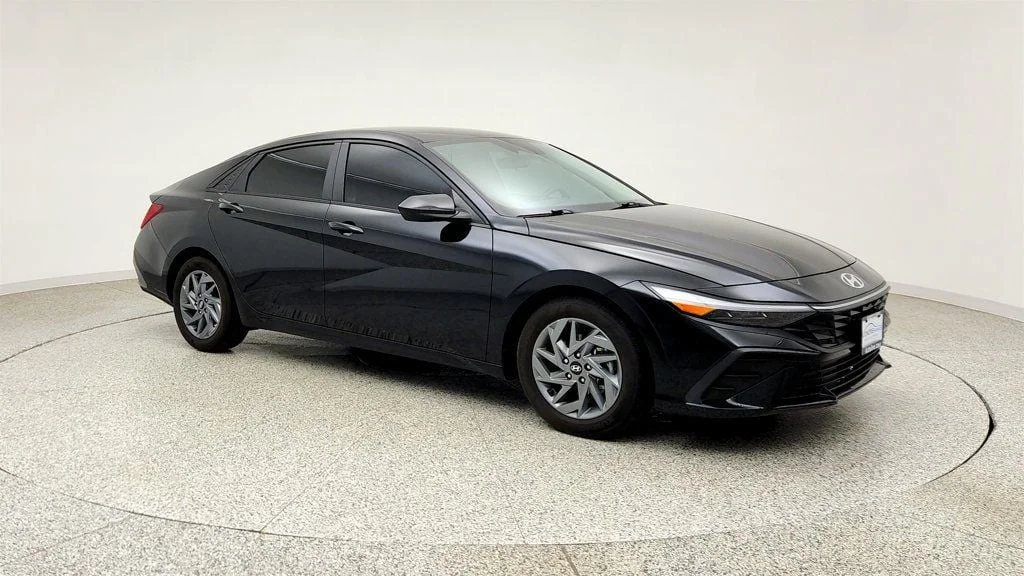 Used 2024 Abyss Black Hyundai SEL IVT image 3