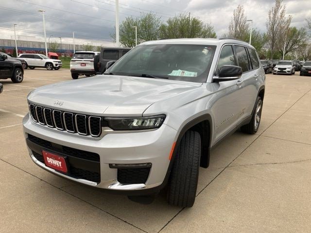 Used 2025 Silver Zynith Jeep Limited image 3