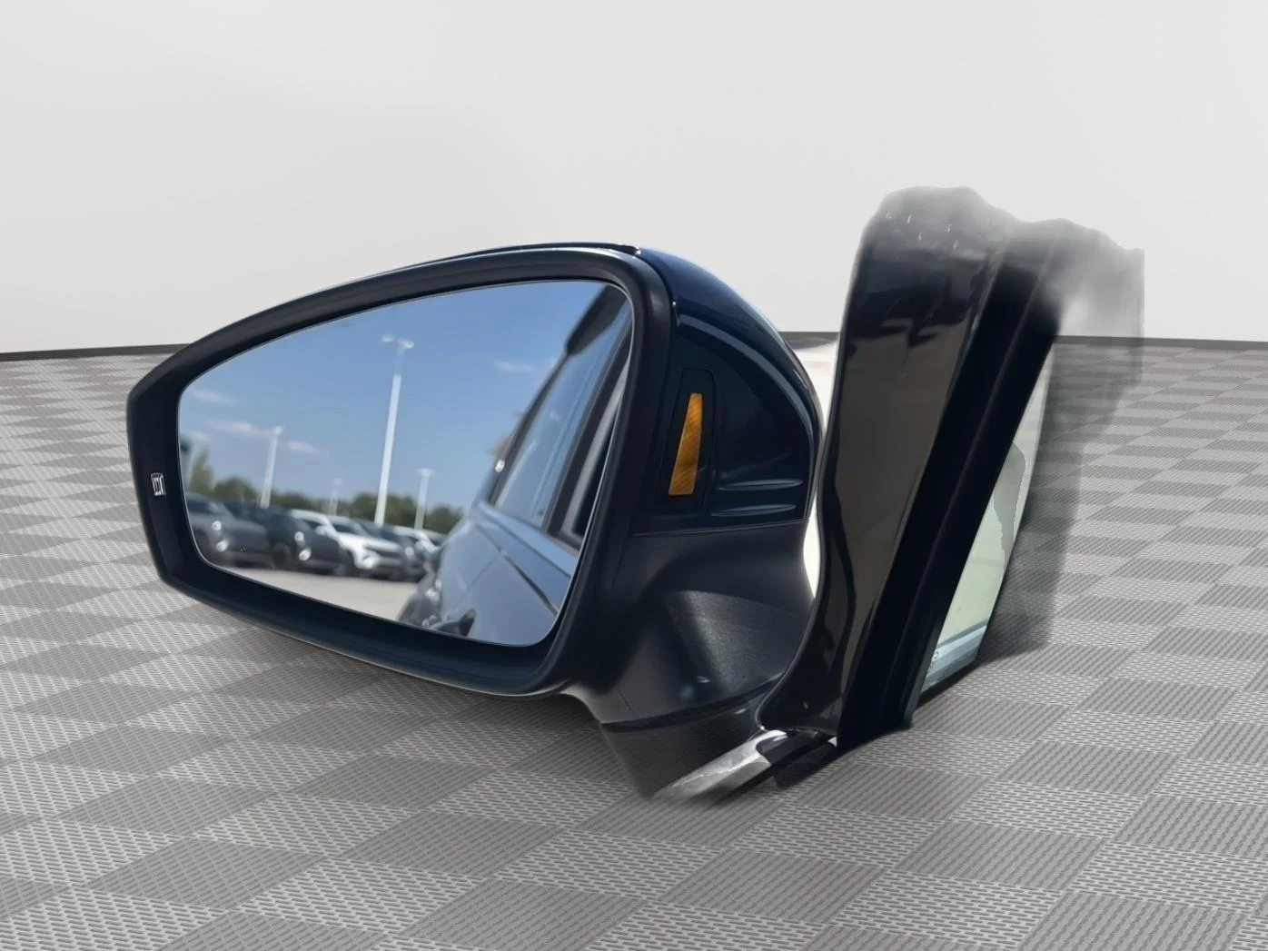 Used 2022  Volkswagen SEL R-Line image 22