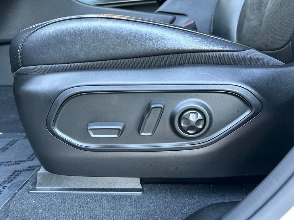 Used 2025 White Jeep Altitude X image 14