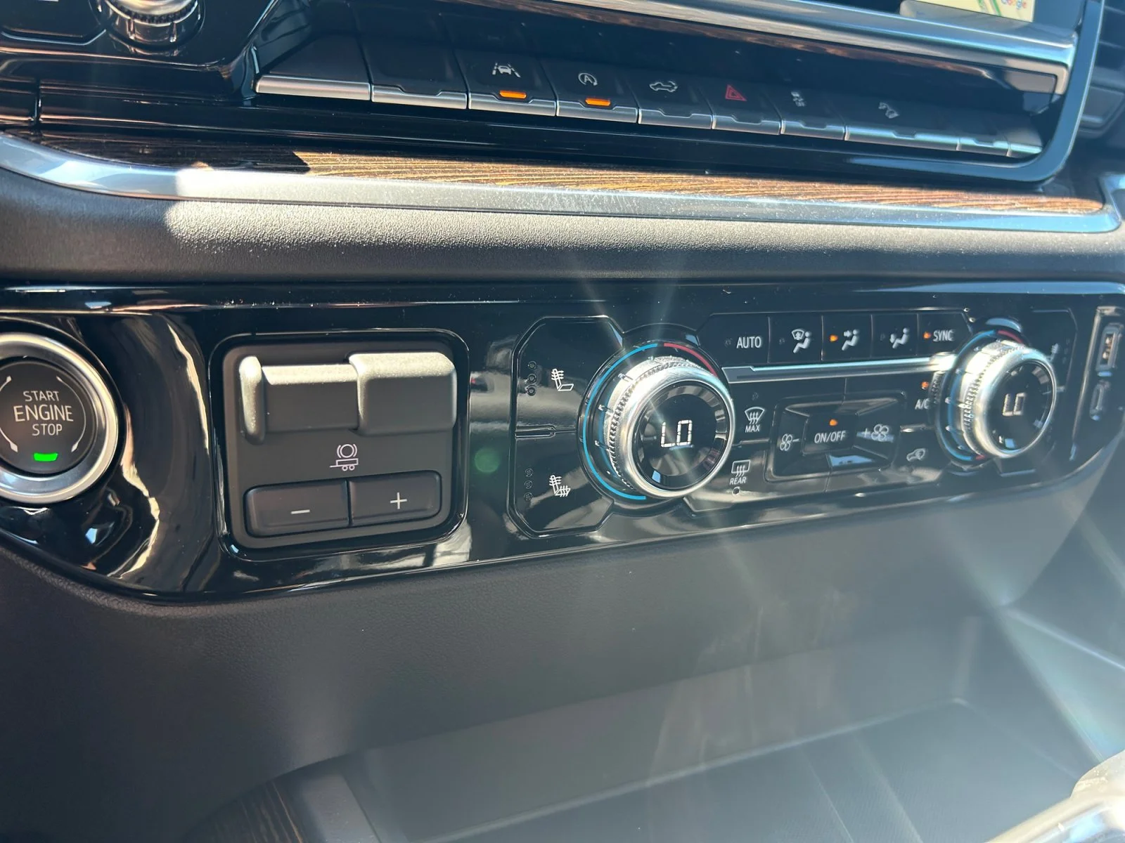 New 2026 Sterling Metallic GMC Elevation image 19