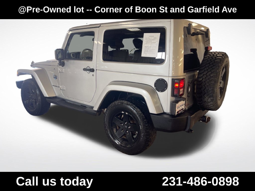 Used 2012 Silver Jeep Sahara image 3
