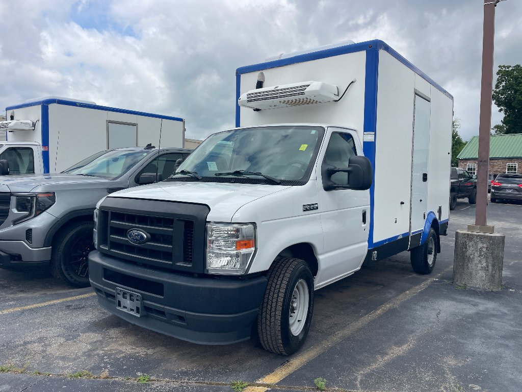 Used 2023 Oxford White Ford Base image 3