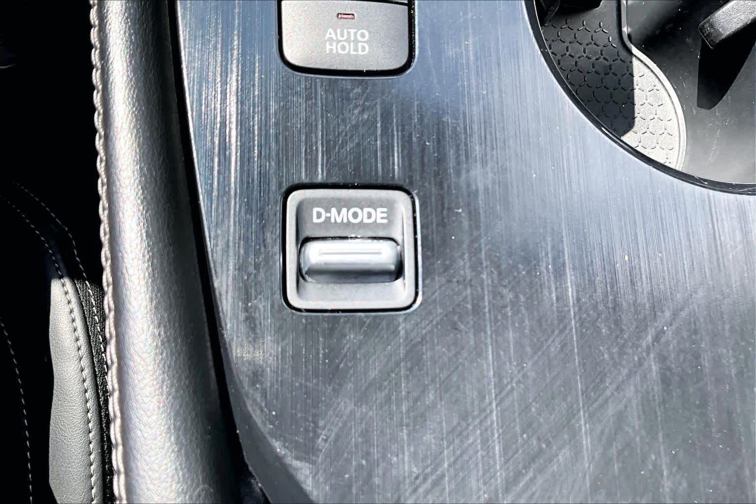 Used 2025 Super Black Nissan Platinum image 32