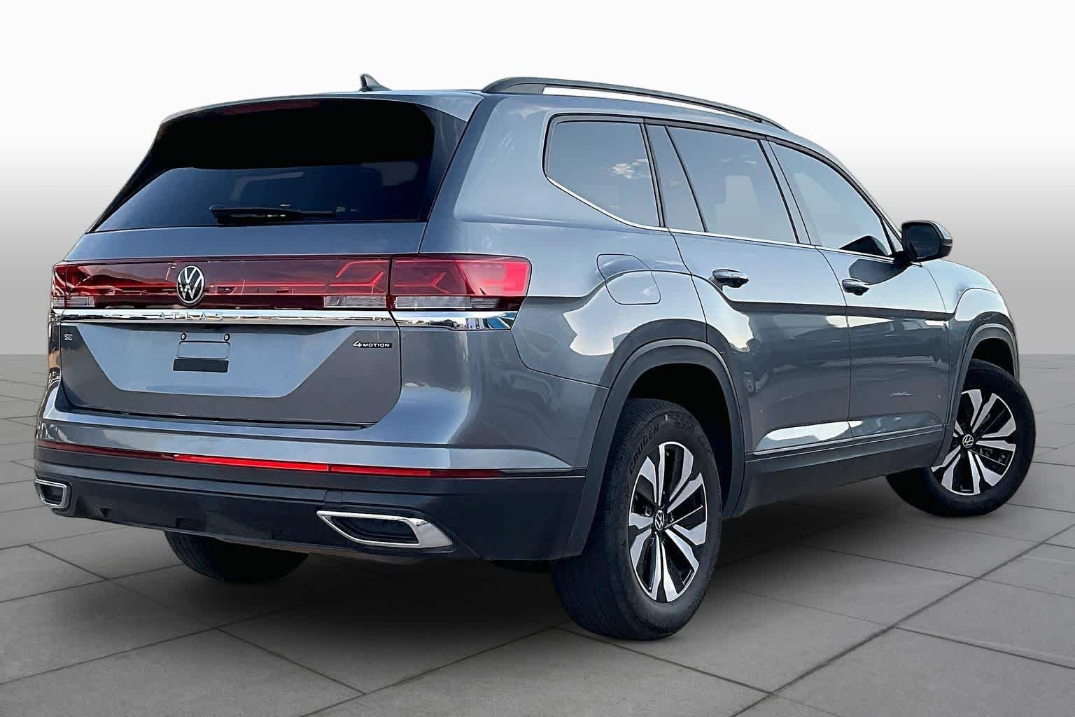 Used 2025 Platinum Gray Metallic Volkswagen 2.0T SE image 12