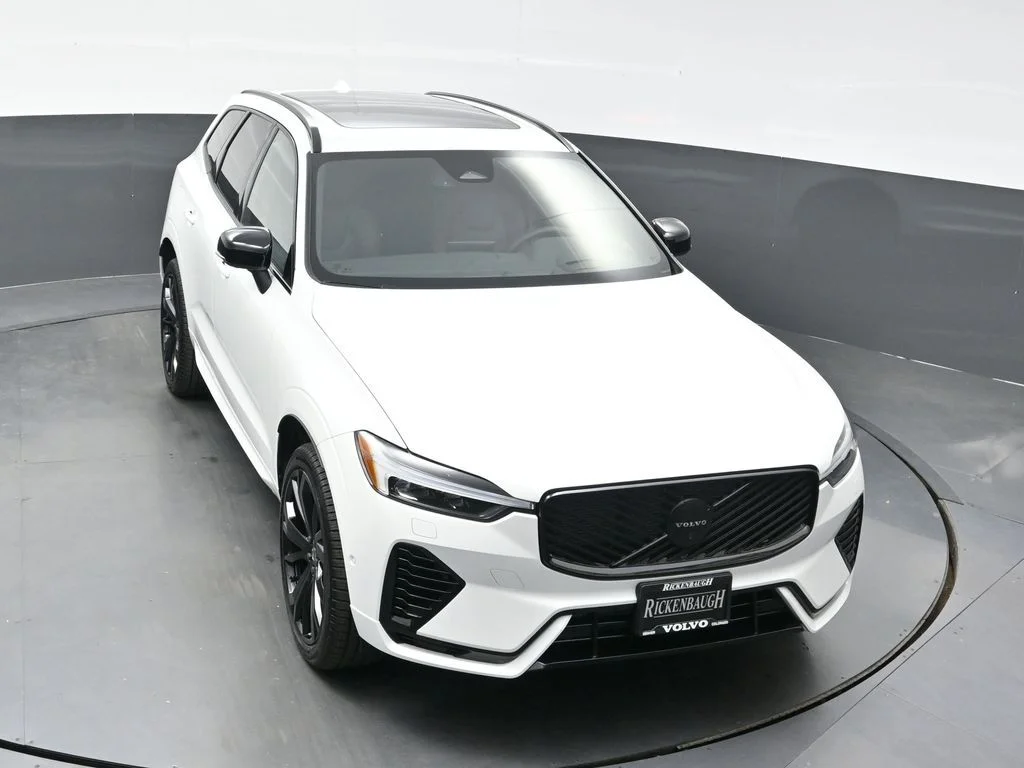 New 2026 Crystal White Volvo T8 Ultra Black Edition image 30