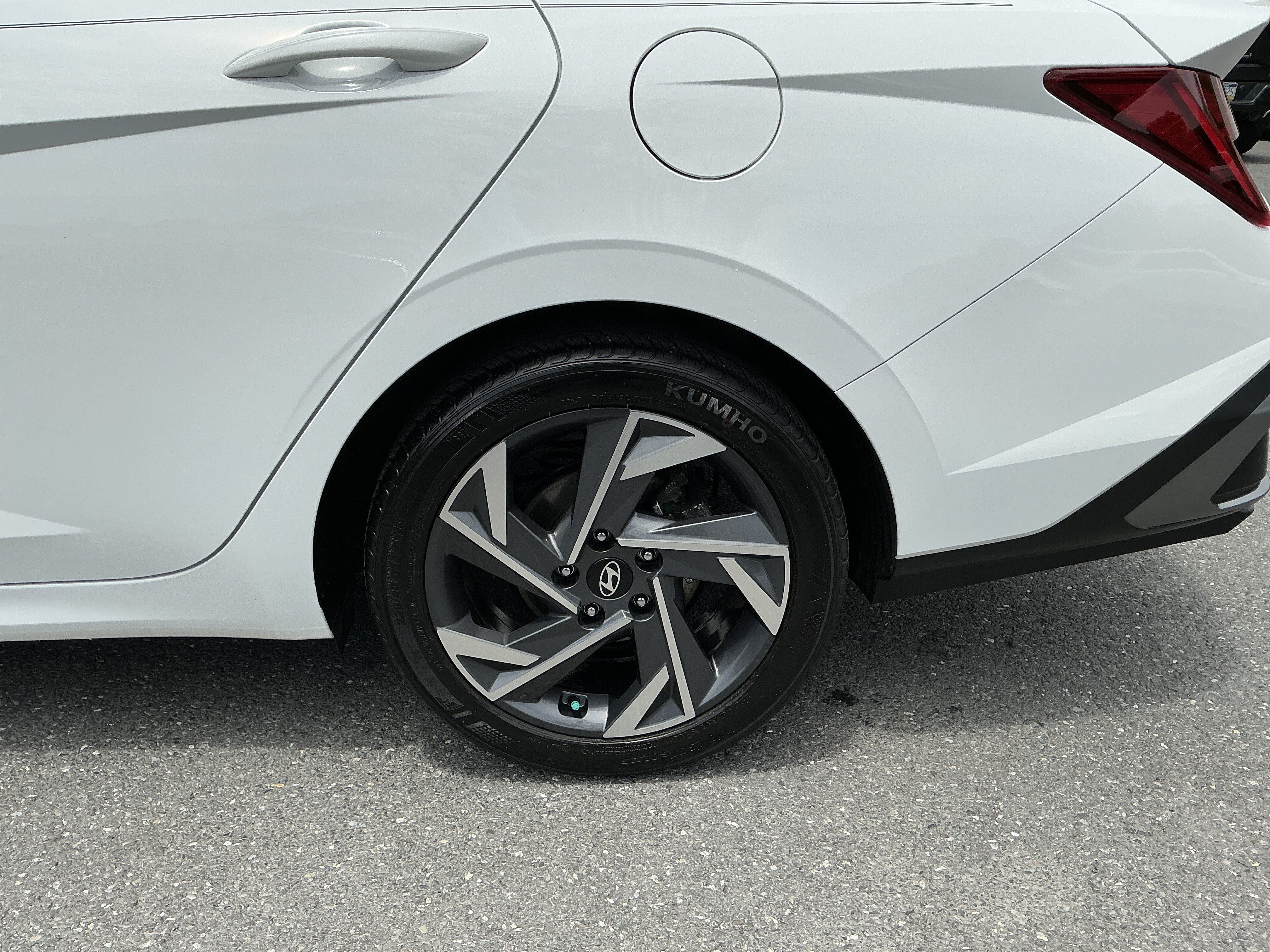 Used 2025 Serenity White Hyundai Limited image 9