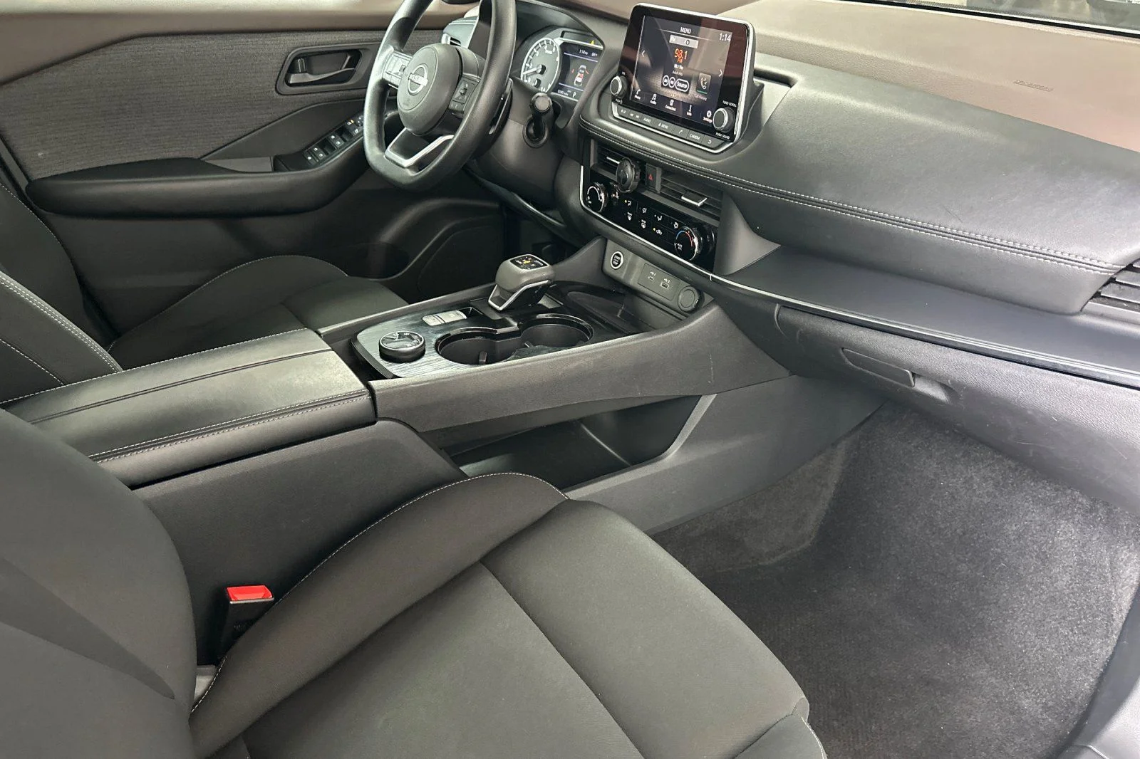 Used 2023 White Nissan S image 17