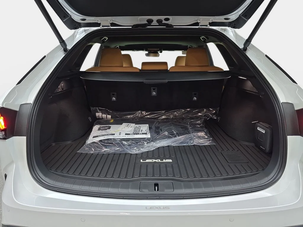 New 2026 Eminent White Pearl Lexus PREMIUM image 12