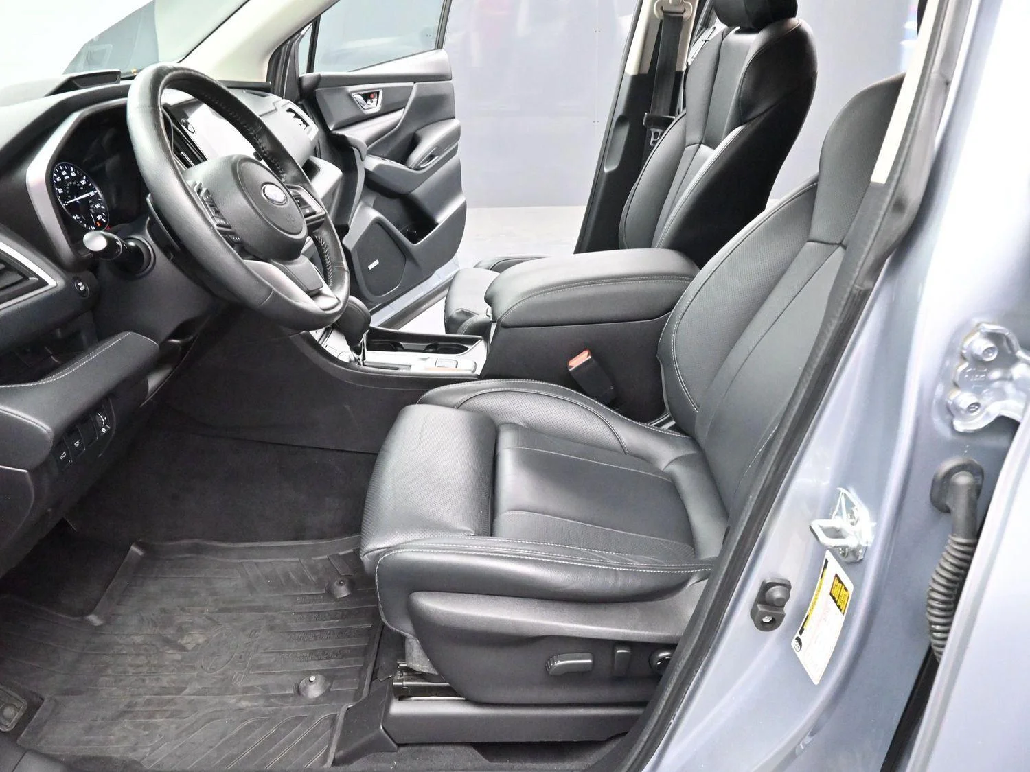 Used 2023 Ice Silver Metallic Subaru Limited image 14