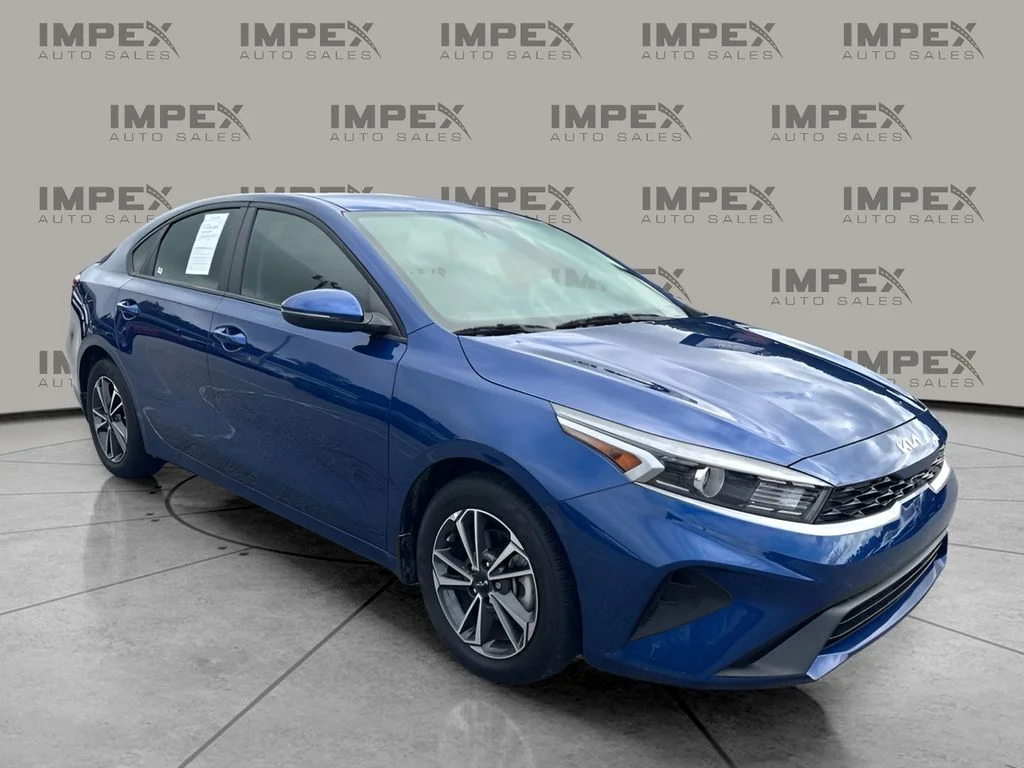 Used 2024 Blue Kia LXS image 4