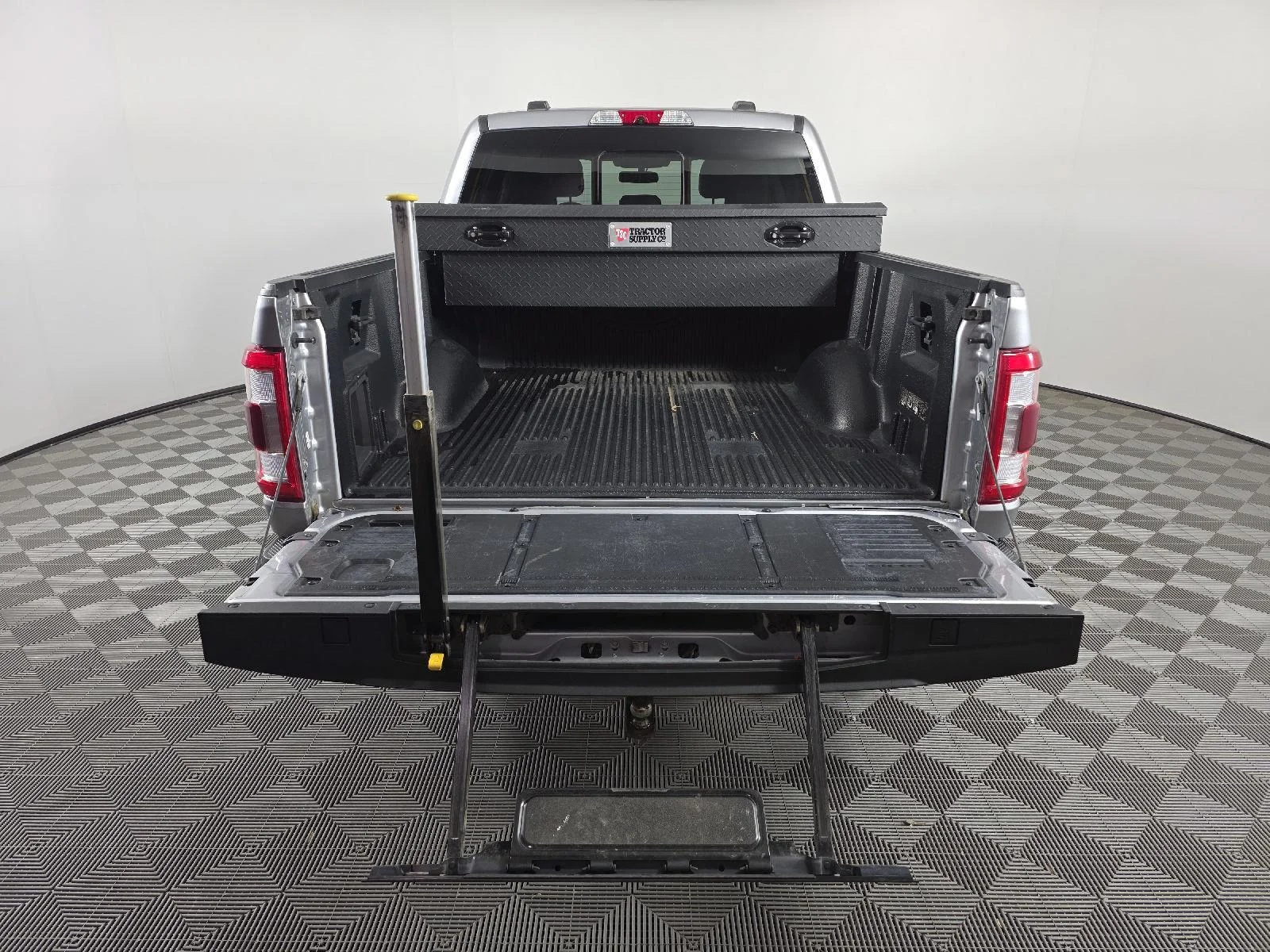 Used 2022  Ford LARIAT image 8