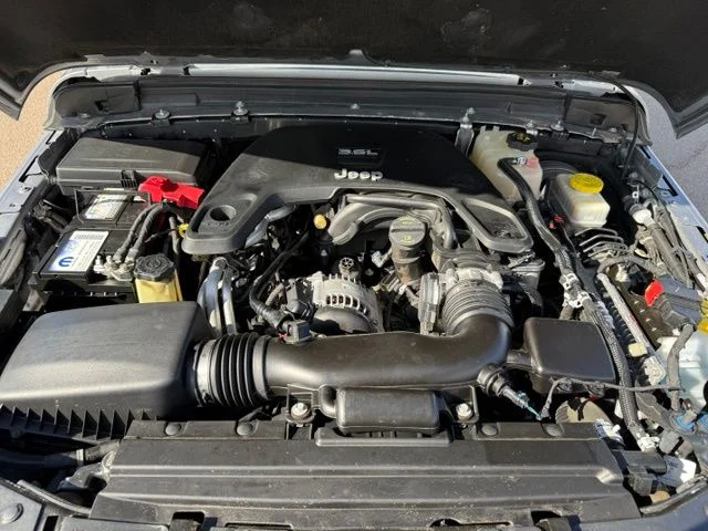 Certified Used 2018 Silver Jeep Unlimited Sport image 37