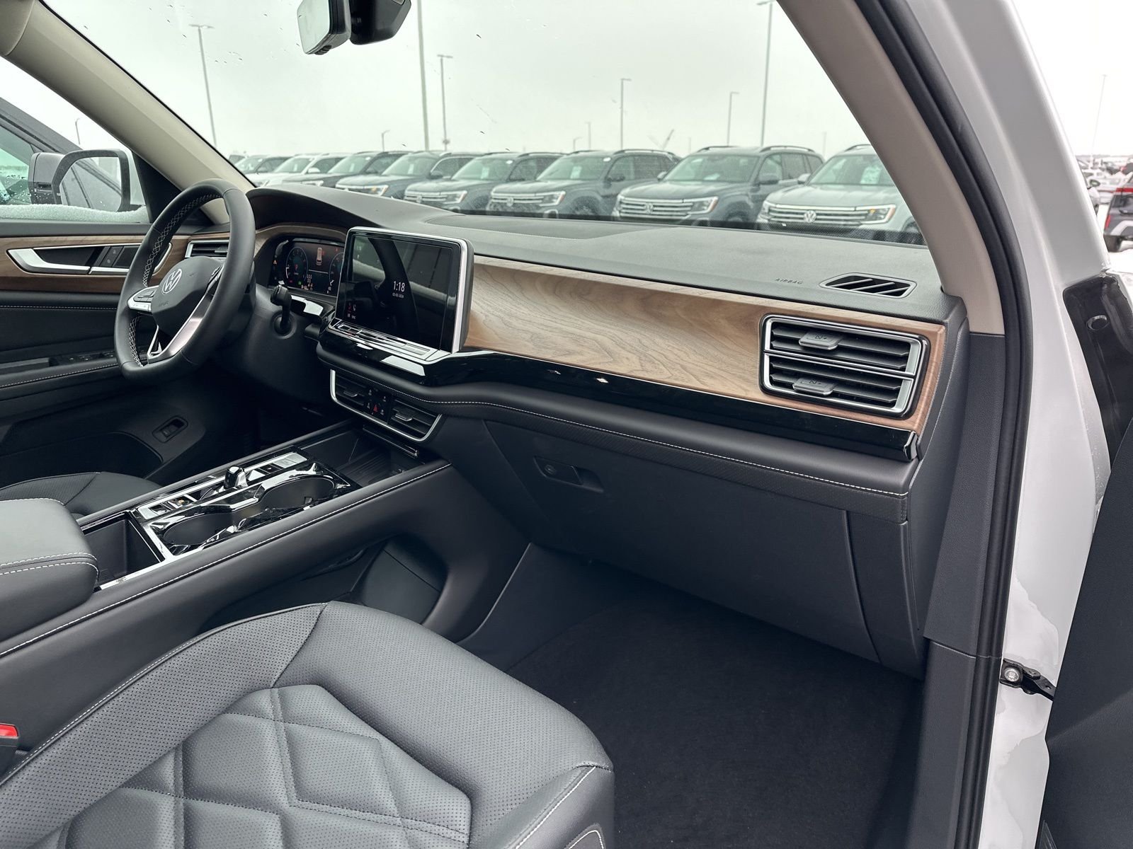 New 2026 White/off-white Volkswagen 2.0T SE w/Technology image 35