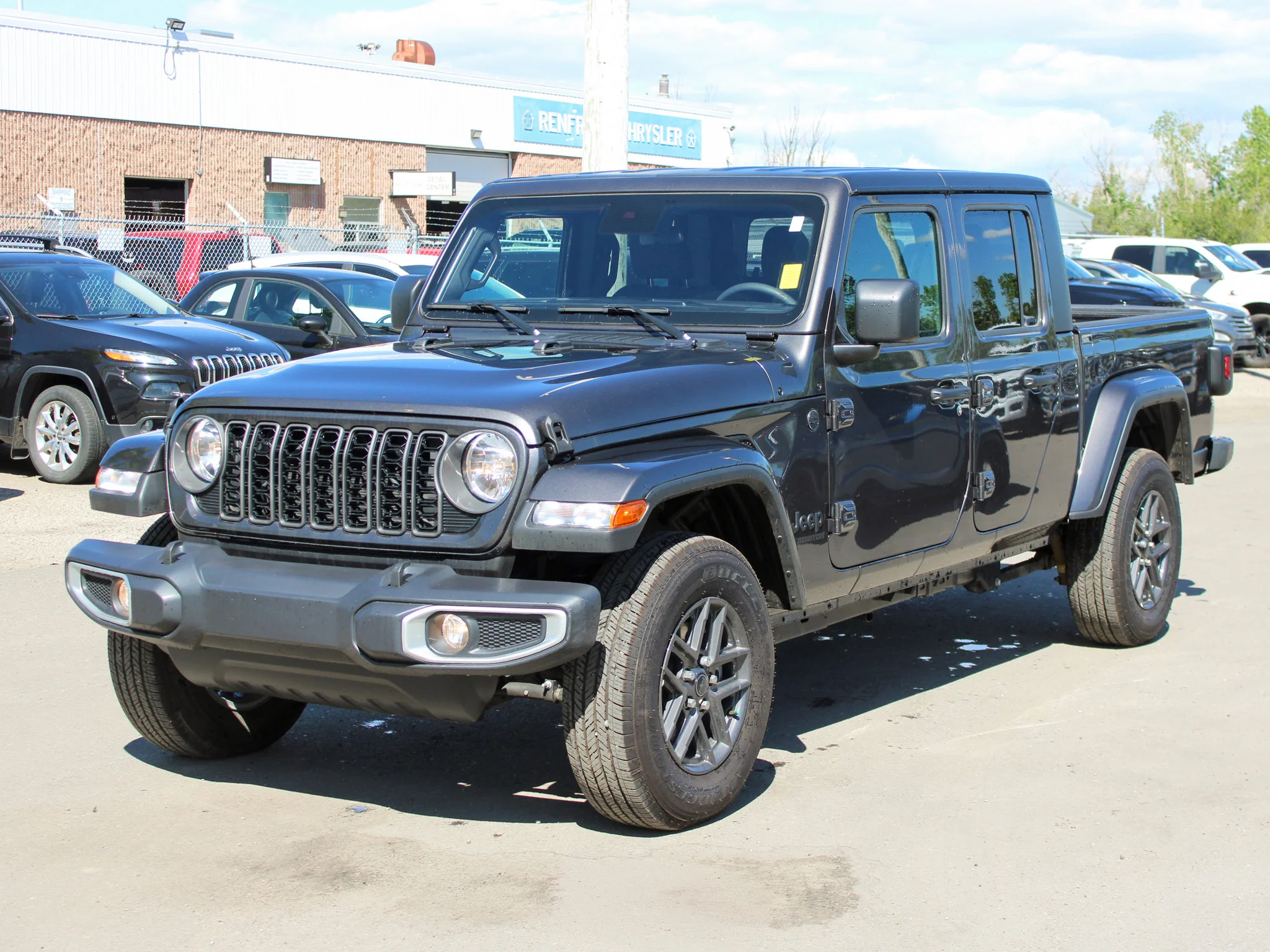 Certified Used 2024 Grey Jeep Sport S * V6 | Heated Seats | Adaptive Cruise | Apple CarPlay | Backup Camera image 12
