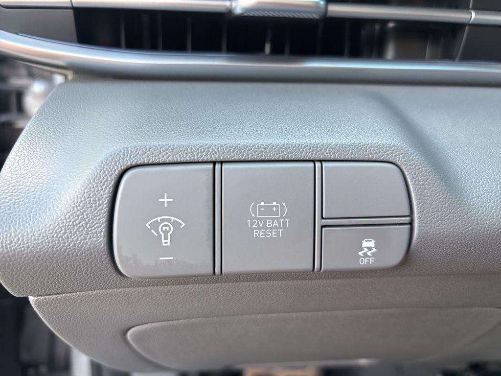 2025 Hyundai Elantra Blue - Photo 20
