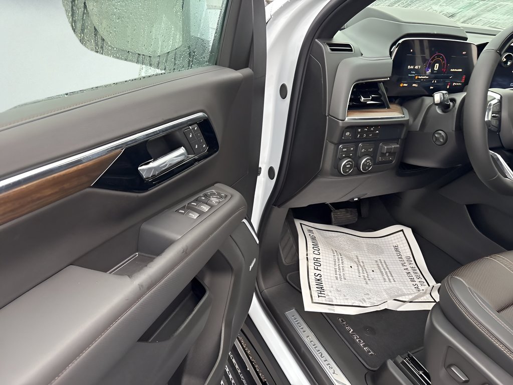 2026 Chevrolet Suburban High Country - Photo 17