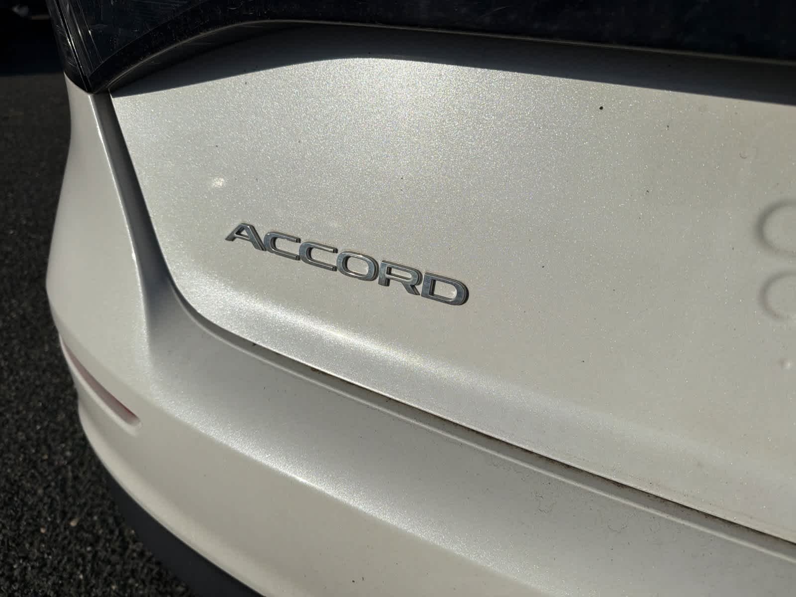 Used 2024 Platinum White Pearl Honda LX image 23