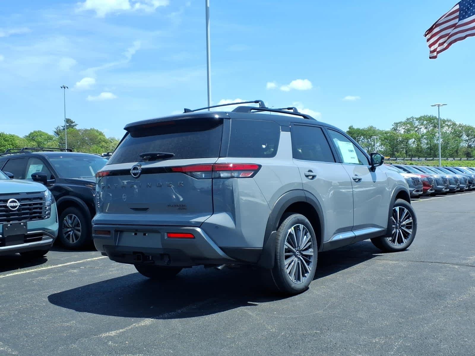View vehicle photo 3