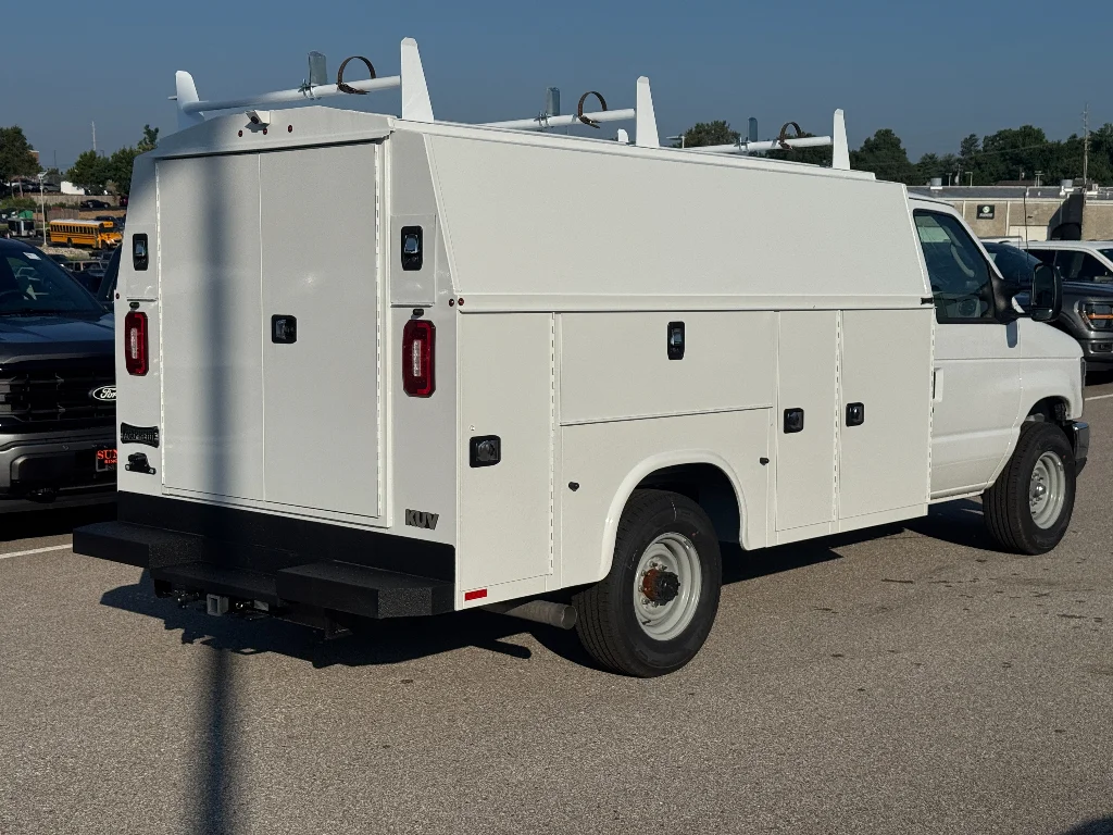 New 2027 Oxford White Ford Knapheide KUV image 3