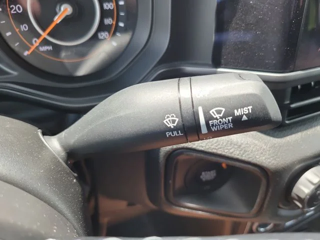Used 2025 Green Jeep Sport S image 27