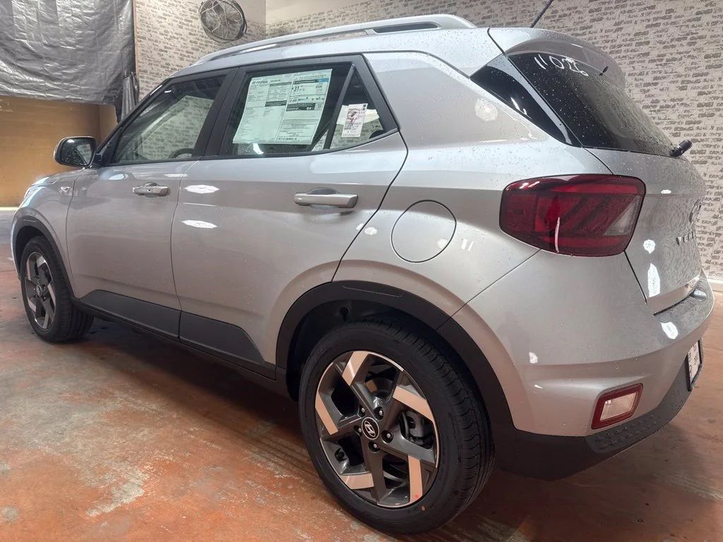 New 2026 Shimmering Silver Hyundai SEL image 5