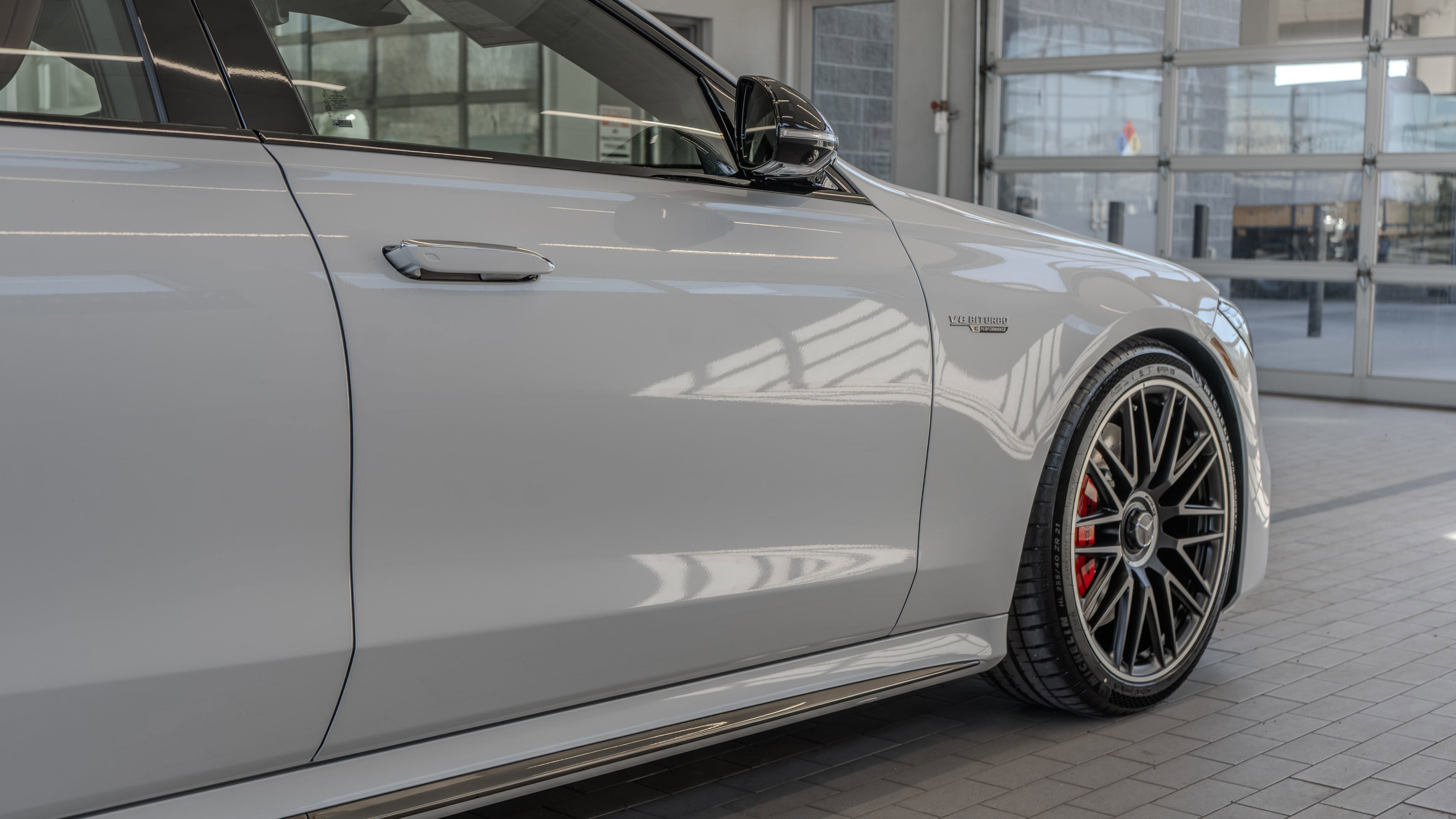 New 2026 MANUFAKTUR Moonlight White Metallic Mercedes-Benz S 63 E AMG® image 68