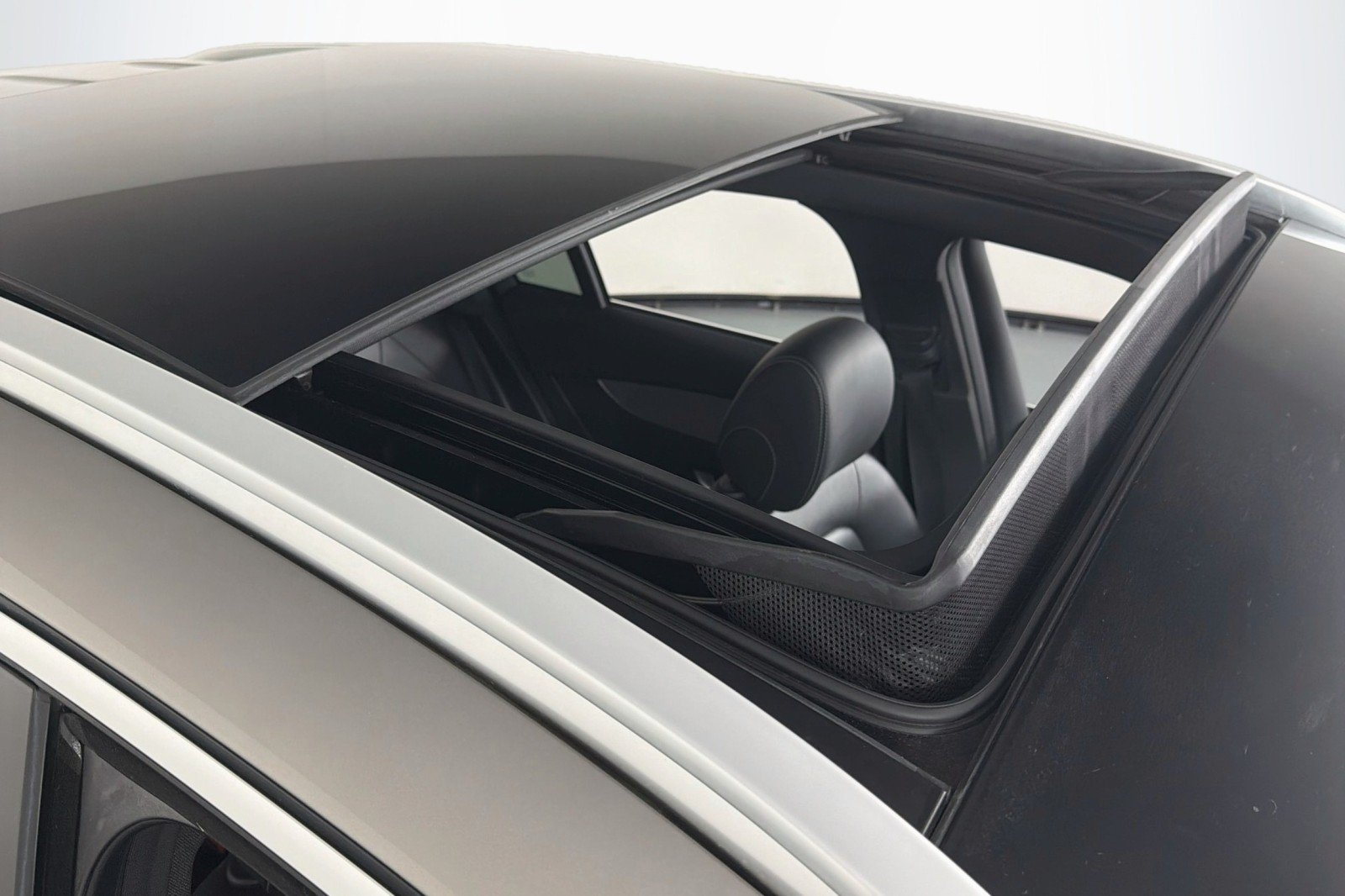 Used 2019 Mojave Silver Metallic Mercedes-Benz 300 image 23
