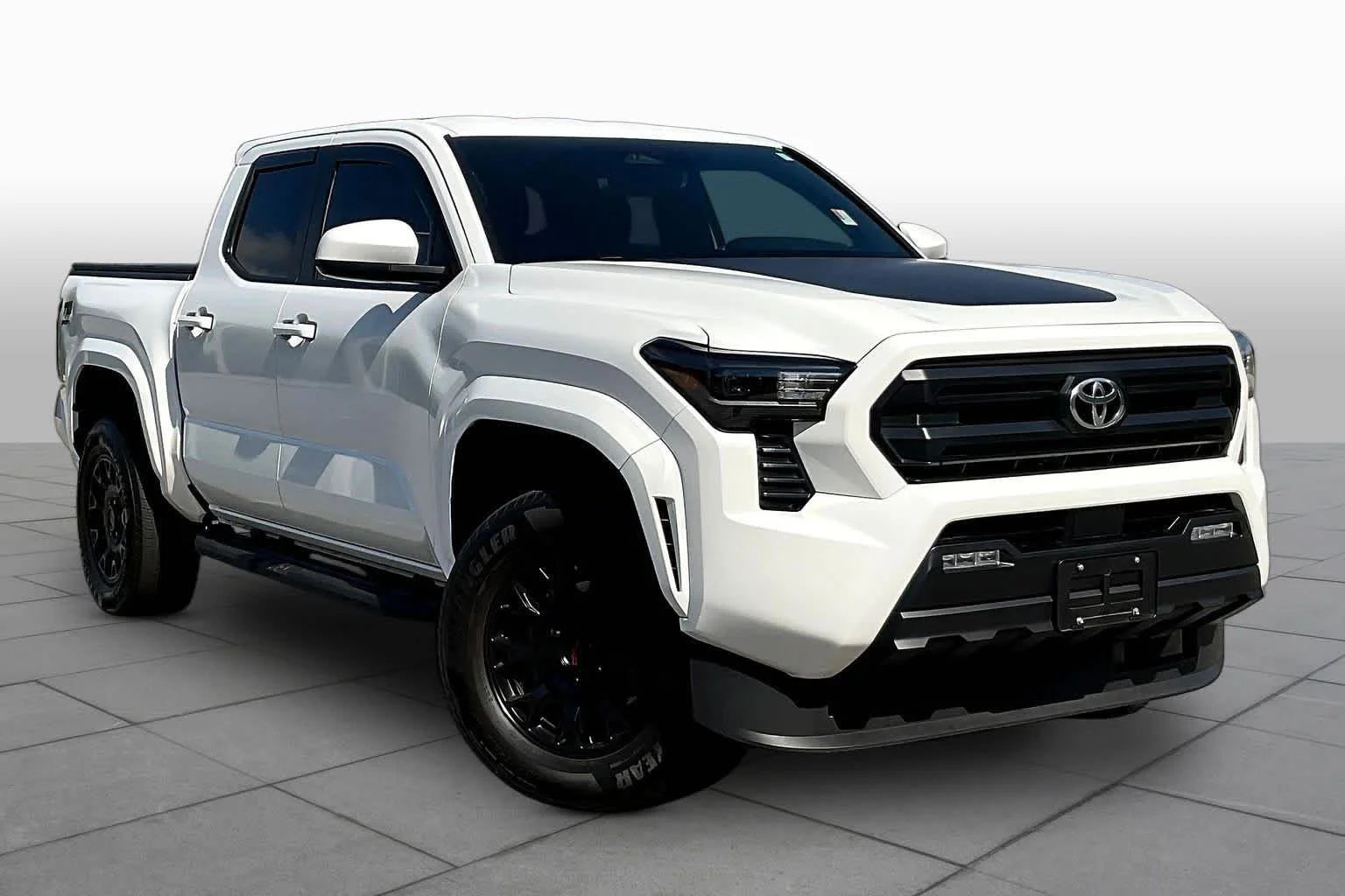 Used 2025 Ice Cap Toyota SR5 image 3