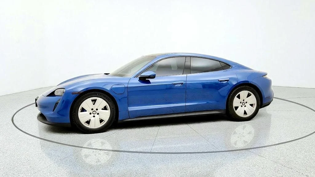 Used 2022 Neptune Blue Porsche RWD w/ Premium Package, Panoramic Roof & BOSE image 8
