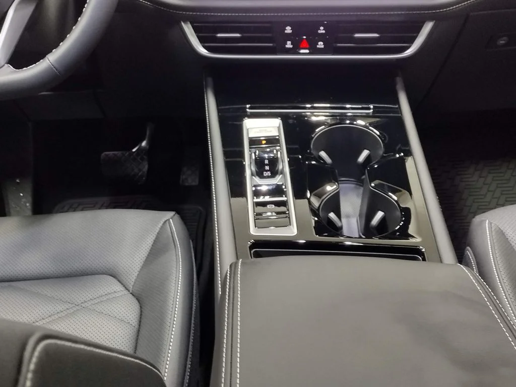 New 2026 White Volkswagen SE w/Technology image 38