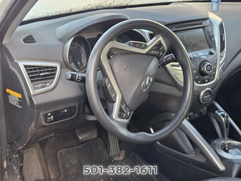 Used 2013 White HYUNDAI BASE image 8