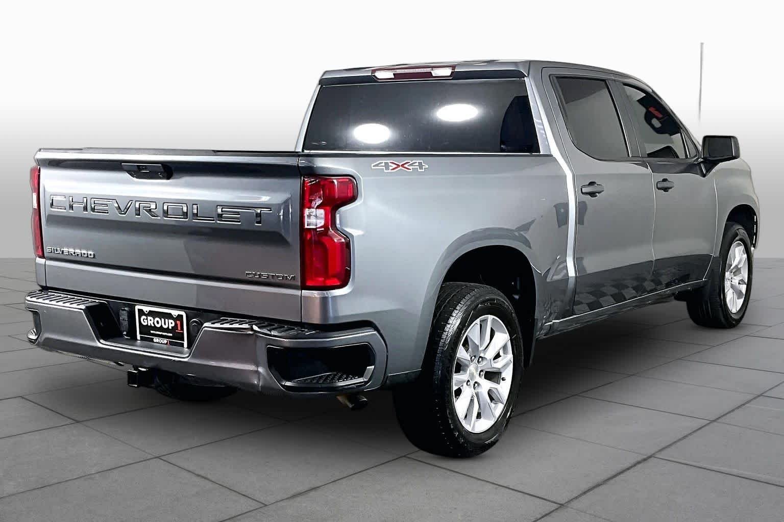 Used 2022 Satin Steel Metallic Chevrolet Custom image 12