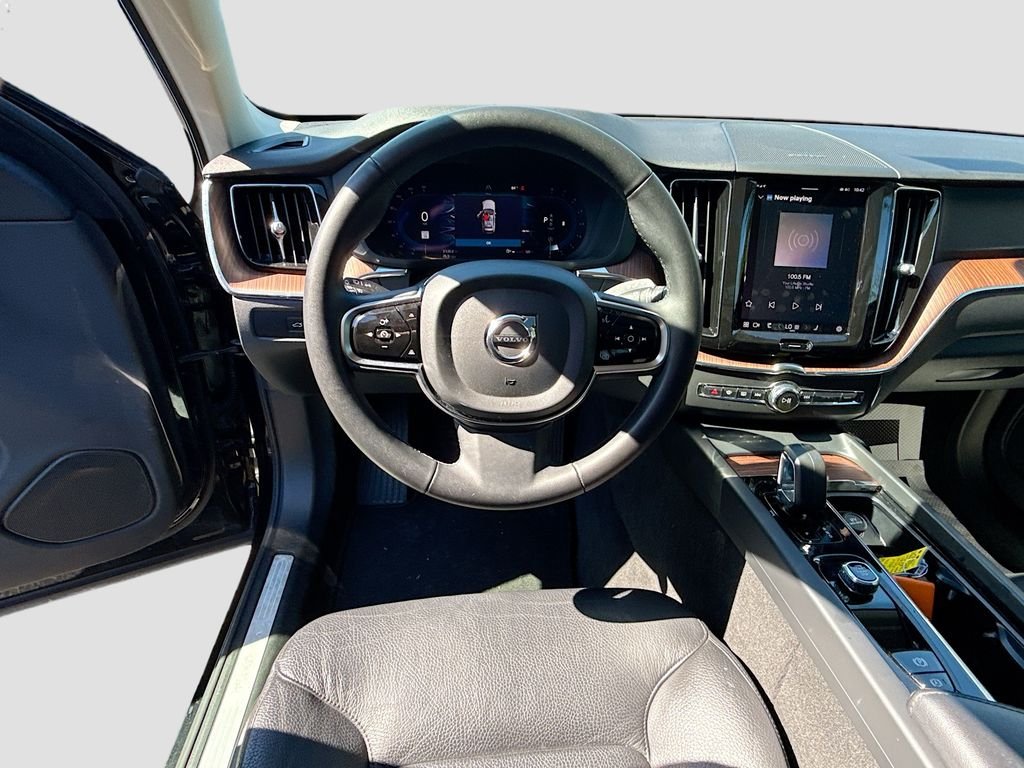 2024 Volvo XC60 Plus - Photo 11