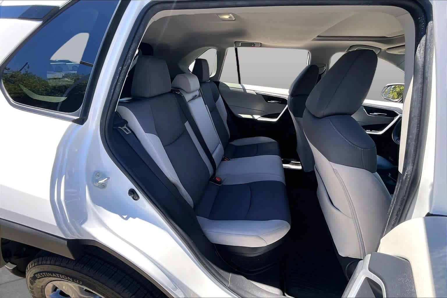 Used 2022 White Toyota Hybrid XLE image 19