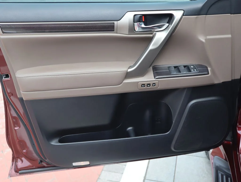 Used 2021  Lexus 460 Luxury image 24