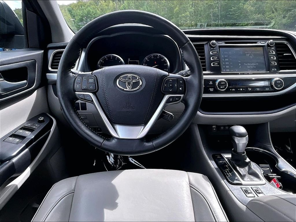 Used 2017 Shoreline Blue Pearl Toyota XLE image 18