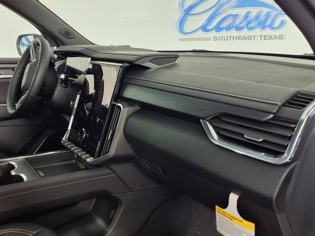 New 2026 Glacier White Tricoat GMC Elevation image 9