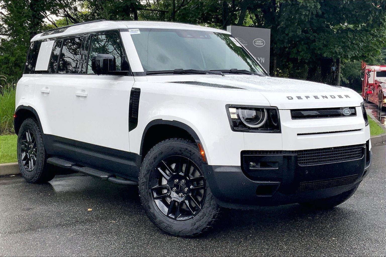 New 2026 Fuji White Land Rover S image 2