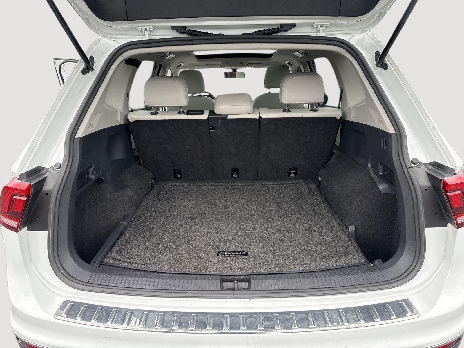 Used 2021 Pure White Volkswagen SE image 6